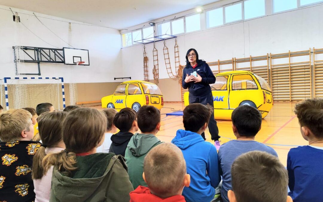 Učenici OŠ Drenje u prometnoj avanturi s HAK-om